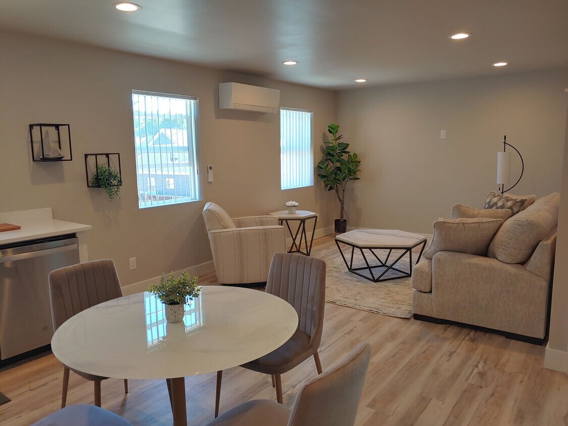 Primary Photo - Spacious Fully Furnished One-Bedroom Execu...