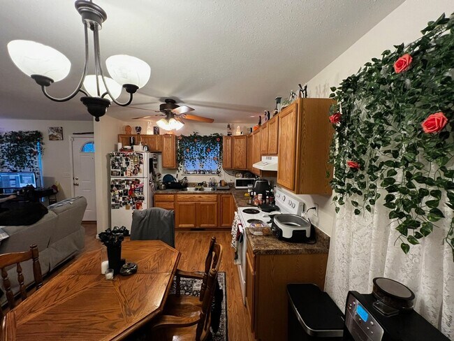 Building Photo - 3-Bedroom/2-Bathroom Single-Family Home – Available August 1st!