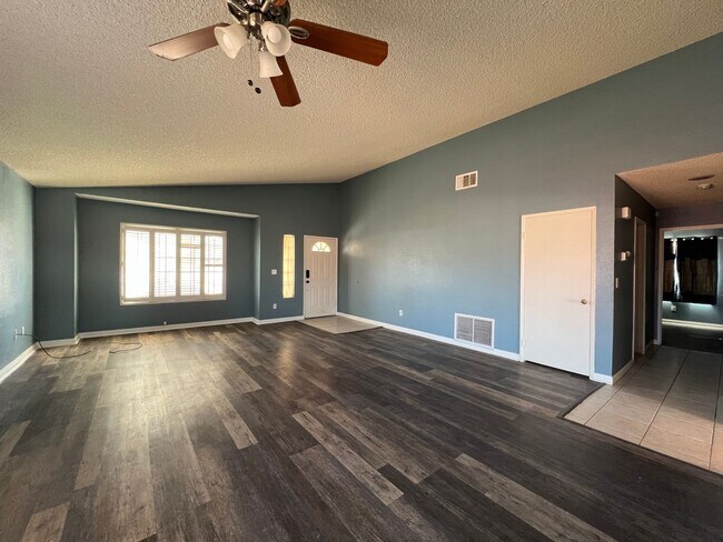Foto del edificio - 3 Bedroom 2 Bathroom House with Swimming P...