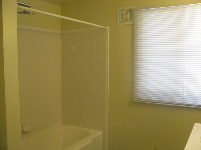 Foto del edificio - 2801 W 112th St