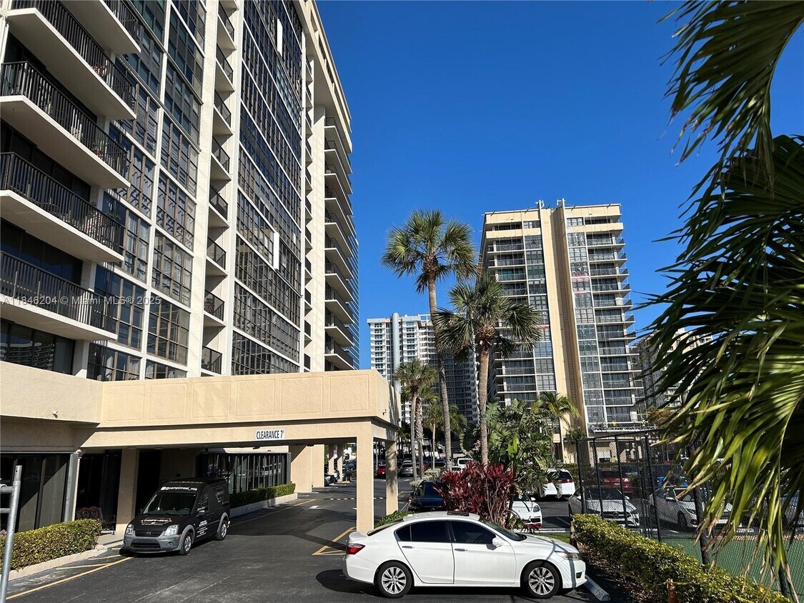 Foto principal - 2017 S Ocean Dr