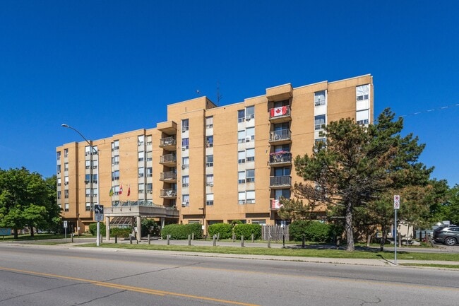 Building Photo - Gorgeous Renovated 2 Bed On Mall Road