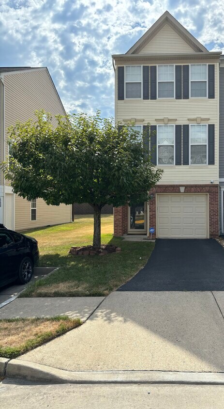 Primary Photo - 15605 John Diskin Cir