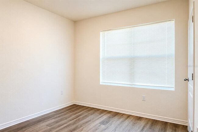 Building Photo - 2132 Silver Brk Wy