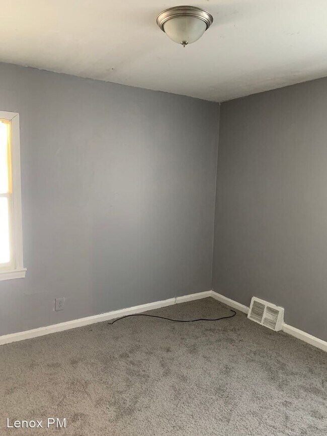 Building Photo - 3 br, 1 bath House - 14157 Birwood