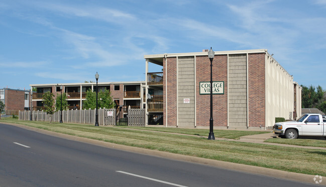 Building Photo - College Villas