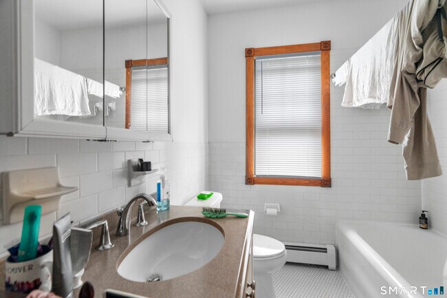 Foto del edificio - 623 Whitney Ave