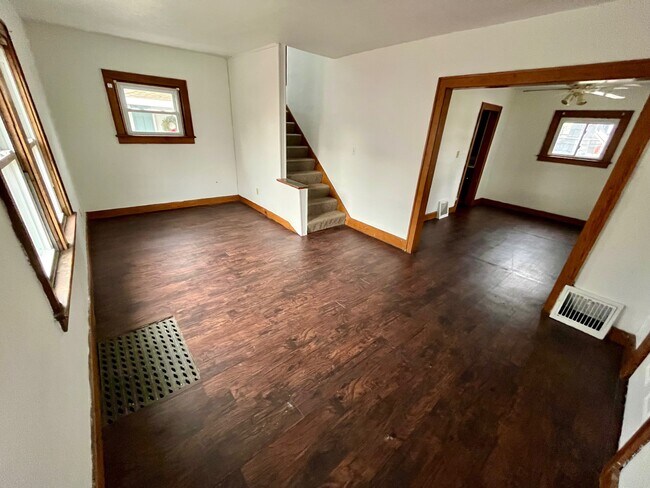 Living/Dining - 532 Sumner St