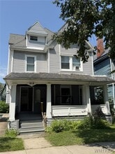 Building Photo - 212 Richmond Ave