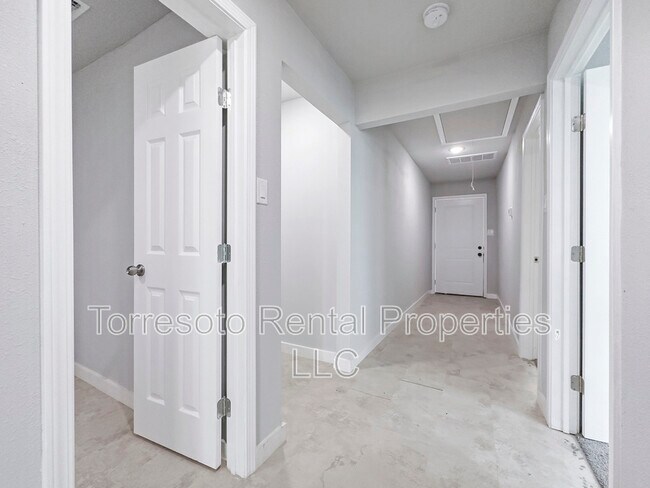 Building Photo - 1606 W Wildwood Dr