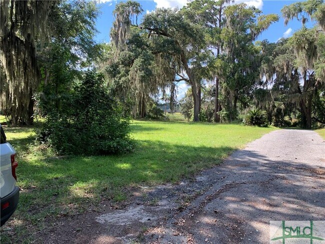 Foto del edificio - 8518 Whitefield Ave