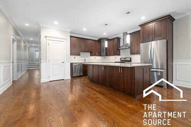 Foto del edificio - 1324 W Grand Ave