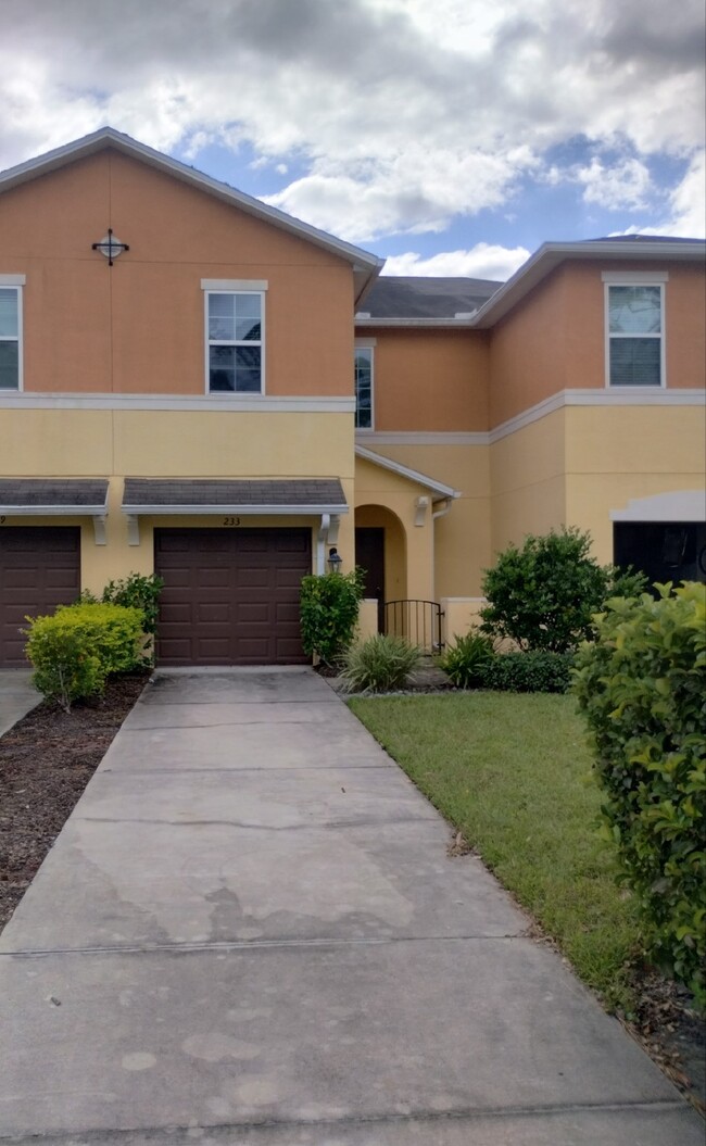 front driveway and garage - 233 Tarracina Way