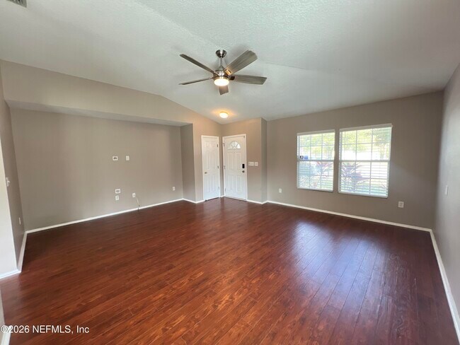 Foto del edificio - 395 Candlebark Dr