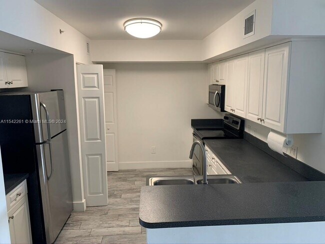 Foto del edificio - 150 NW 96th Ave