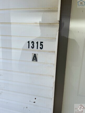 Building Photo - 1315 SW E Ave