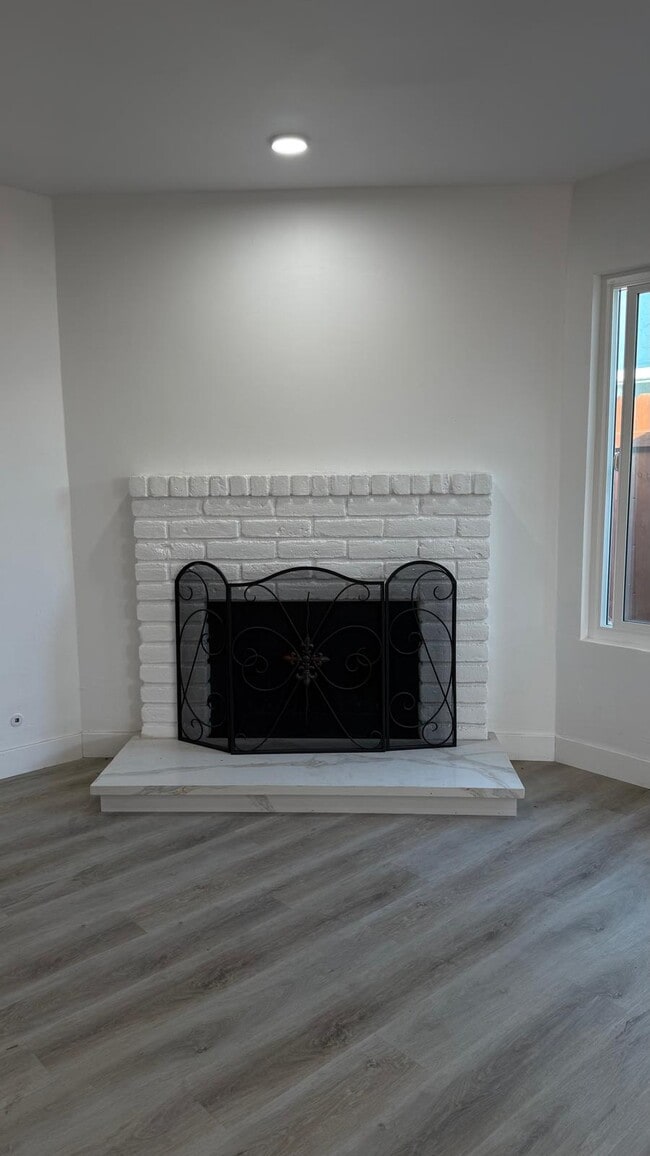 Building Photo - 1320 Vinca Way