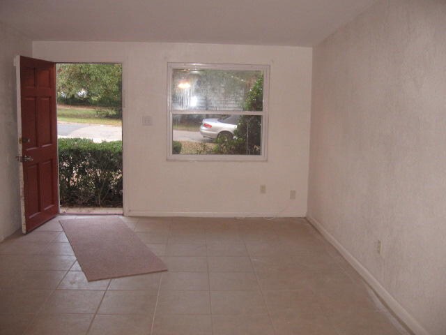 Building Photo - 302 Stratford Pl