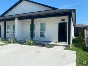 Building Photo - 8131 Skysail Ave