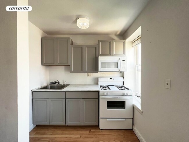 Building Photo - 95 2nd Pl