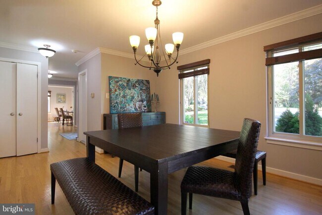 Foto del edificio - 6951 Duncraig Ct