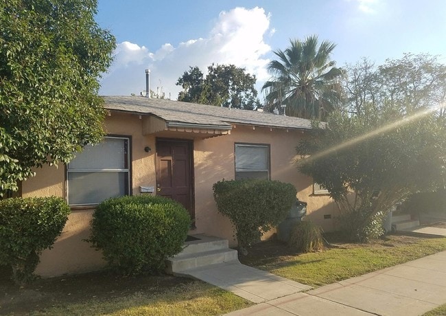 Building Photo - 5 Unit Visalia Apartment