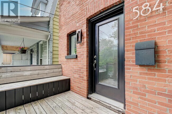 Photo du bâtiment - 584 Logan Ave