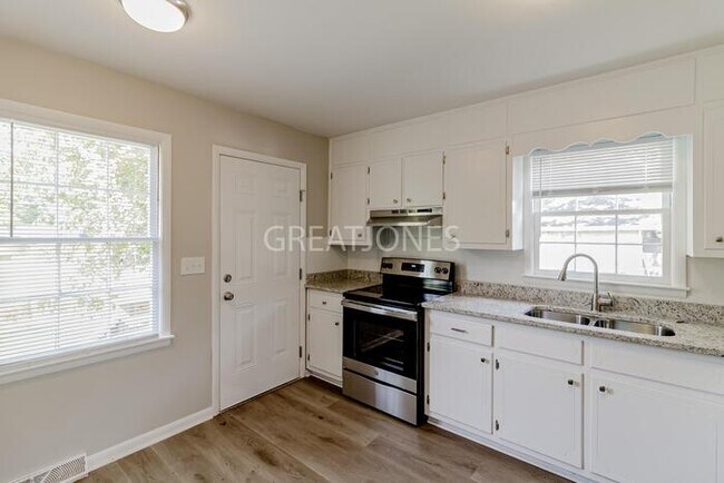 Building Photo - 5301 Hazelwood Rd