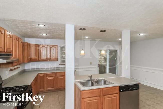 Building Photo - 1811 River Rock Trail