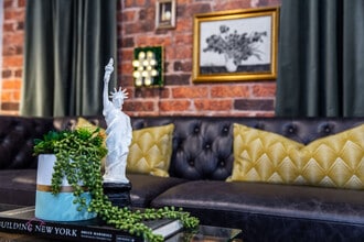 Building Photo - 9846-9150 150 St NW