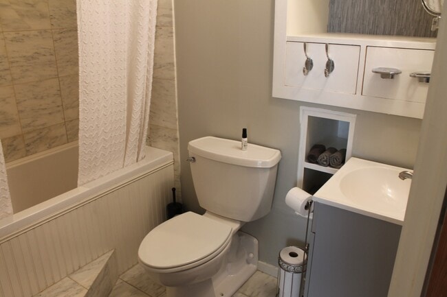 Building Photo - 131 Main St