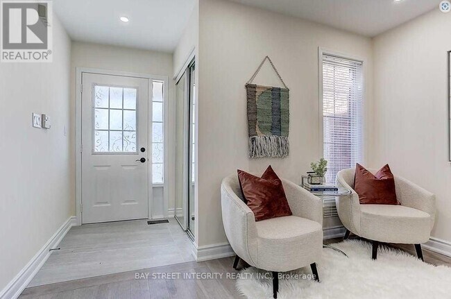 Photo du bâtiment - 2221 Amberglen Ct