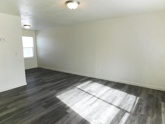 Building Photo - 1094 W 1520 N