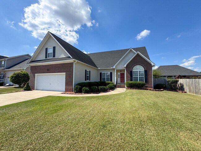 Foto del edificio - Beautiful 4 Bed, 2 Bath Home in Jack Britt