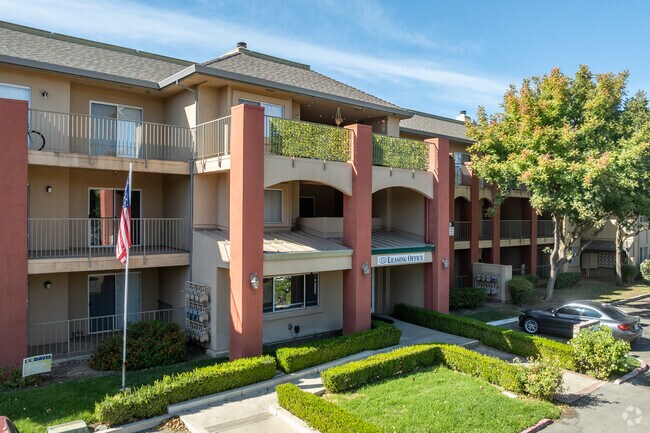 Foto alternativa de la comunidad - Lakeshore Apartments