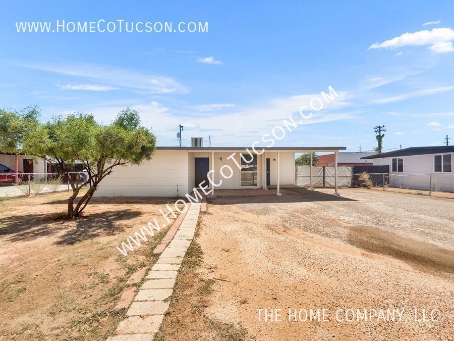 Primary Photo - 3966 E Sylvane Dr