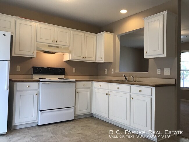 Building Photo - 3 Bedroom, 2 Bath - House