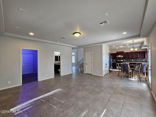 Building Photo - 777 Aislaby St