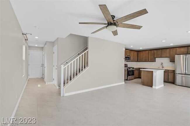 Foto del edificio - 370 Rosefinch St