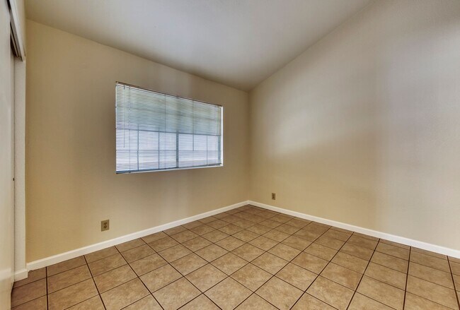 Building Photo - Wonderful 3 bedroom close minutes to ASU!!...