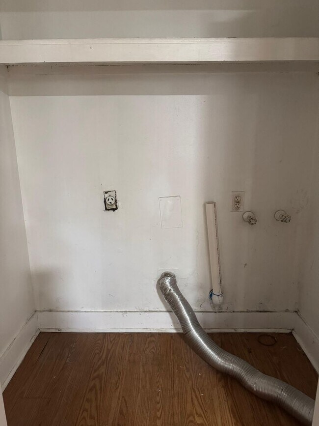 Building Photo - 5/2. Available Now Tampa ! Ask about specials