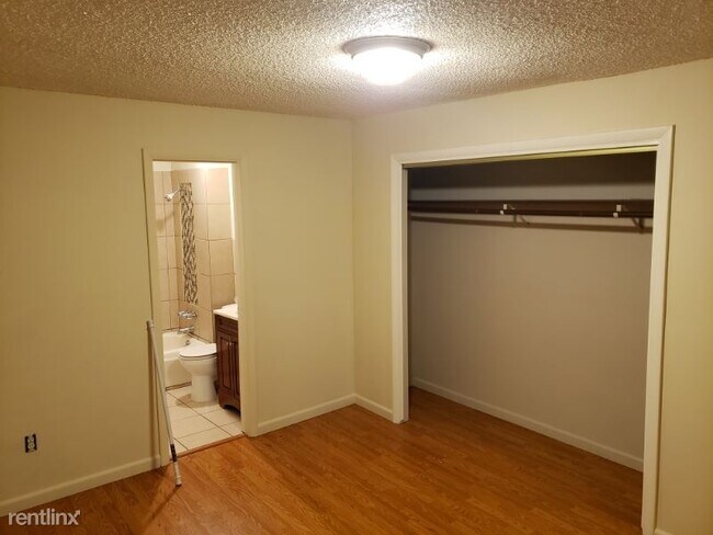 Building Photo - 914 W Mansfield Ave