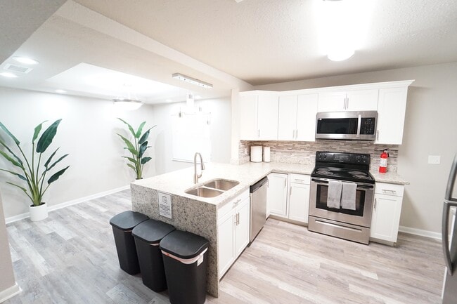 Photo - 912 Bentley St Apartment