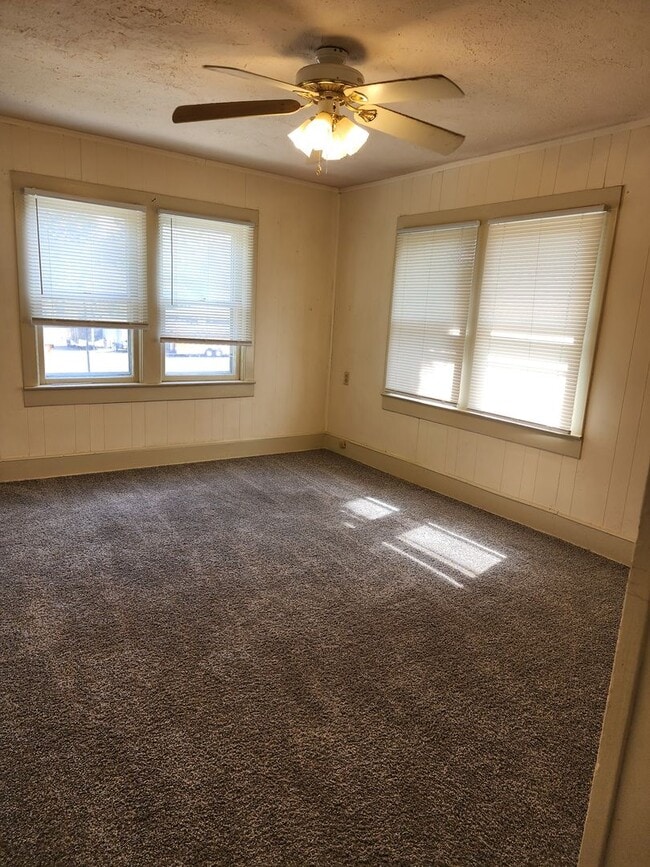 Foto del edificio - Two unit duplex