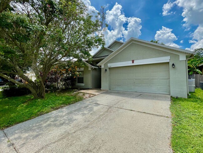 Foto del edificio - Modern 4-Bed, 2-Bath Solar-Powered Home Ne...