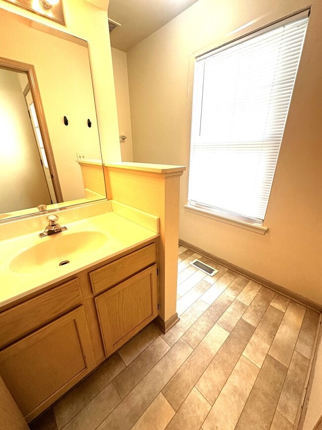 Building Photo - 1152 Vail Ct