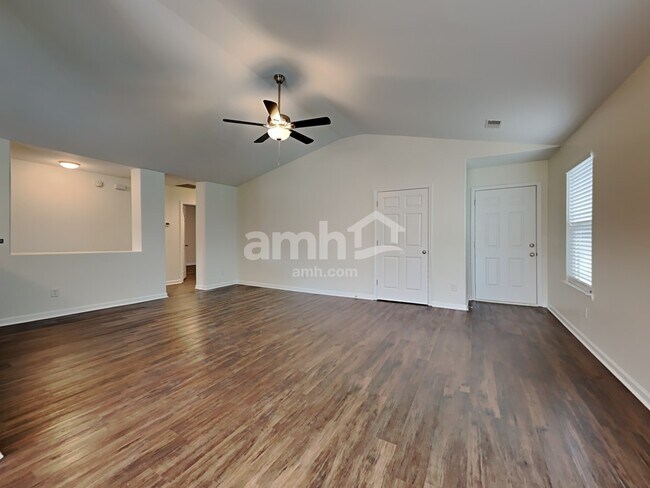 Building Photo - 132 Spring Lakes Dr