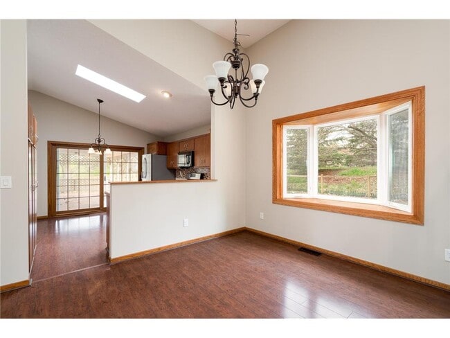 Building Photo - 9850 Laguna Cir
