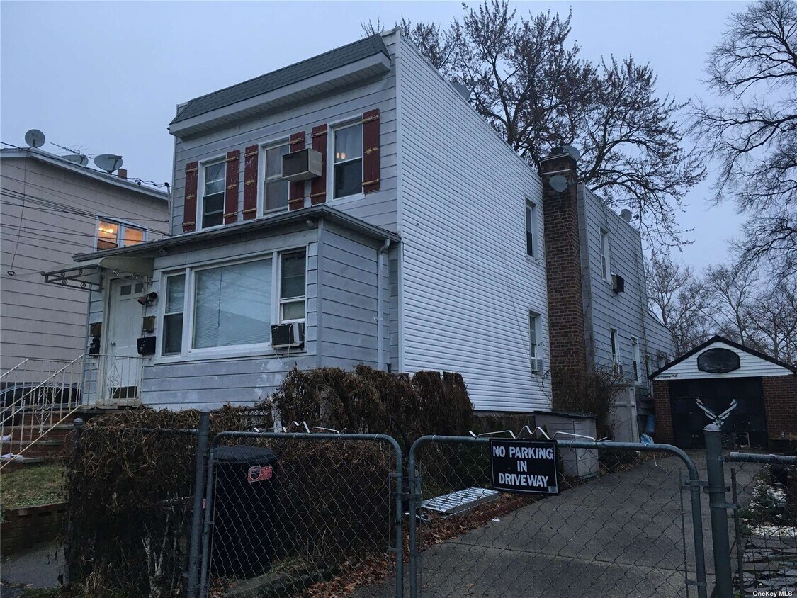 Primary Photo - 45-23 164th St