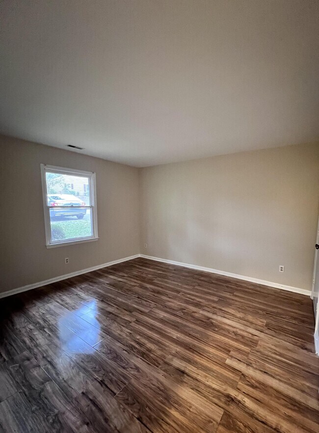 Foto del edificio - 8326 Summerglen Cir